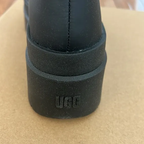Ugg Women's Brisbane Mid-Shaft Zip Platform Boots