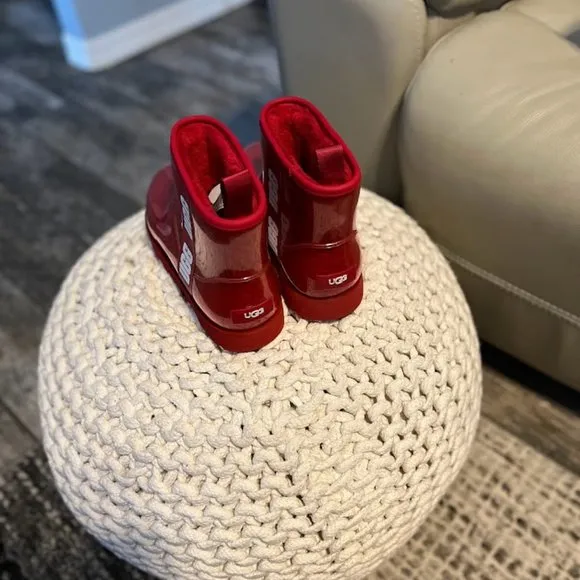 UGG Women's Classic Clear Mini Boot Size 9. Red. WATERPROOF New without Box