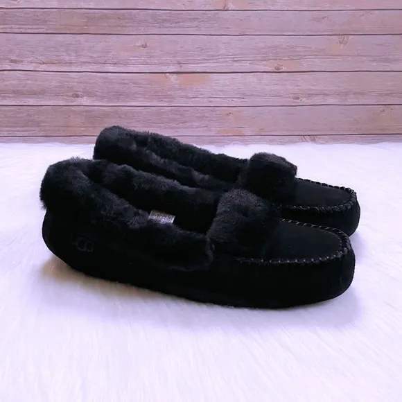 UGG Women’s Dakota Spill Seam Black Moccasin Slippers