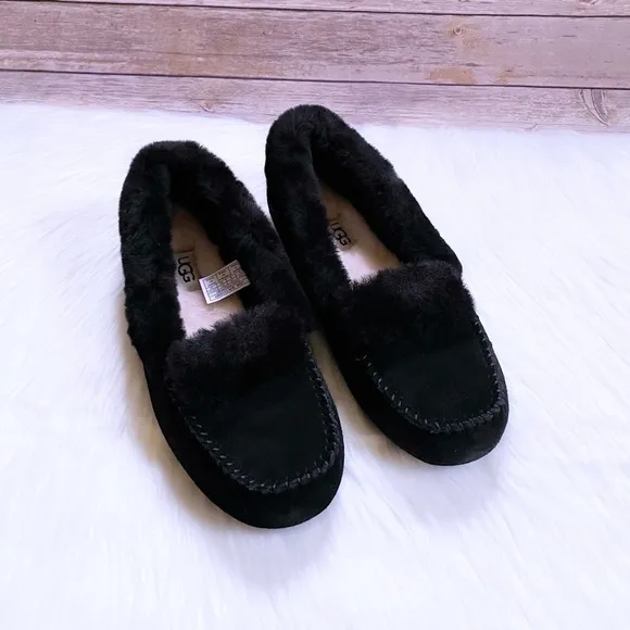 UGG Women’s Dakota Spill Seam Black Moccasin Slippers