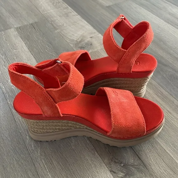 UGG Women's Ileana Strap Wedge Sandal