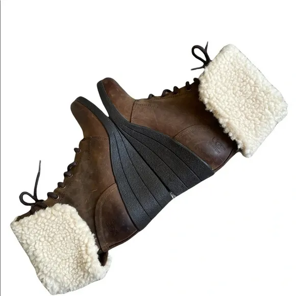 UGG Zea Leather Uptown Wedge Waterproof Boots Stout US 6 Style 1008018