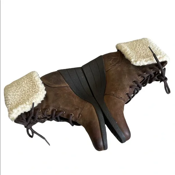 UGG Zea Leather Uptown Wedge Waterproof Boots Stout US 6 Style 1008018