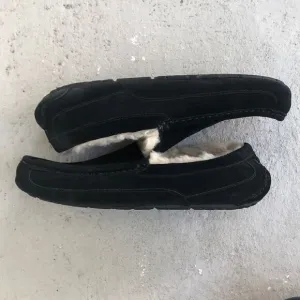 Uggs Ascot slippers