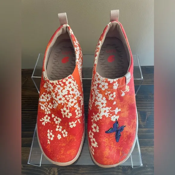 UIN Sakura Toledo Women's Orange Floral Slip-On Shoes Size 9.
