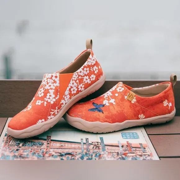 UIN Sakura Toledo Women's Orange Floral Slip-On Shoes Size 9.
