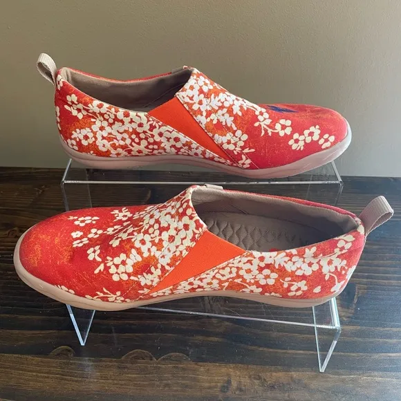 UIN Sakura Toledo Women's Orange Floral Slip-On Shoes Size 9.