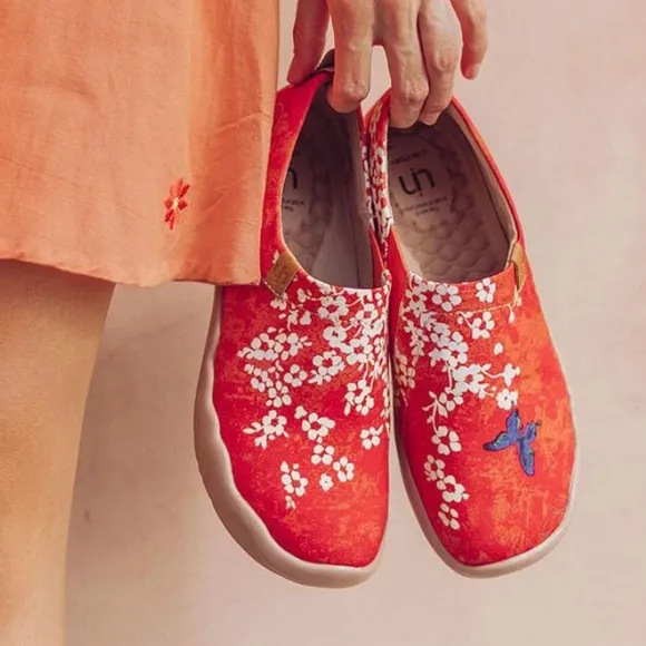 UIN Sakura Toledo Women's Orange Floral Slip-On Shoes Size 9.
