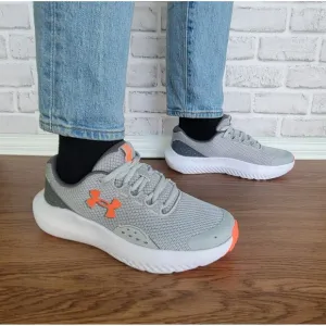 ✨Under Armour Surge 4 Sz 5.5Y Big Kids Shoes Sneakers Grey/White 3027103-100