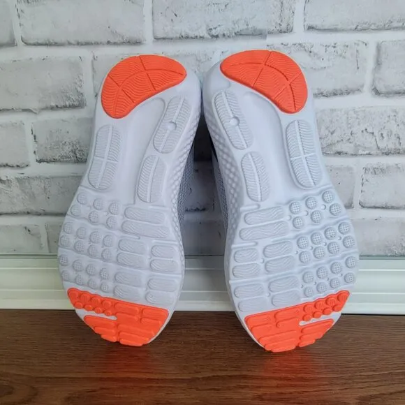 ✨Under Armour Surge 4 Sz 5.5Y Big Kids Shoes Sneakers Grey/White 3027103-100