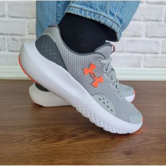 ✨Under Armour Surge 4 Sz 5.5Y Big Kids Shoes Sneakers Grey/White 3027103-100