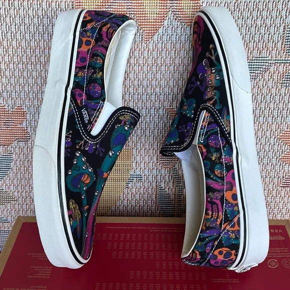 Vans Classic Slip-OnTrippy Drip Black MultiVNOA7Q5DOZBMen’s sneakers