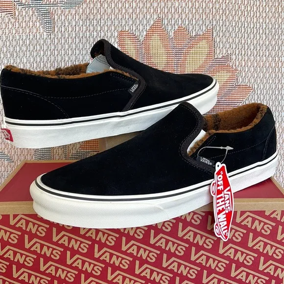 Vans WMNS Classic Slip-On(Sherpa)Black/MarshmallowIN0A7VCFABISneakers