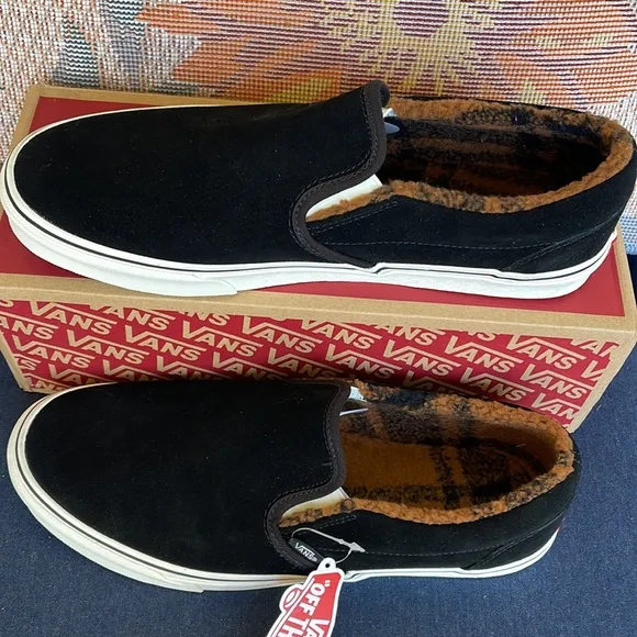 Vans WMNS Classic Slip-On(Sherpa)Black/MarshmallowIN0A7VCFABISneakers