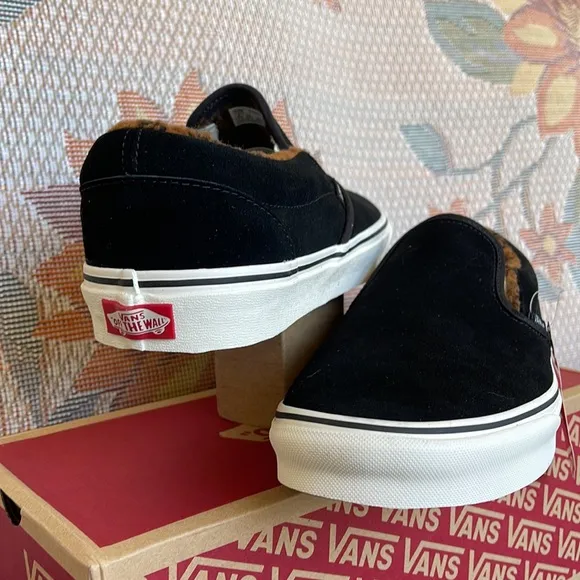 Vans WMNS Classic Slip-On(Sherpa)Black/MarshmallowIN0A7VCFABISneakers