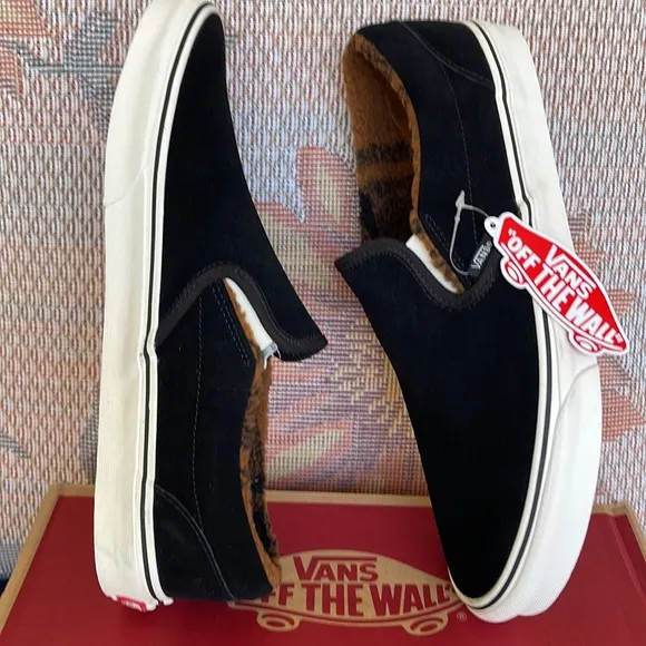Vans WMNS Classic Slip-On(Sherpa)Black/MarshmallowIN0A7VCFABISneakers