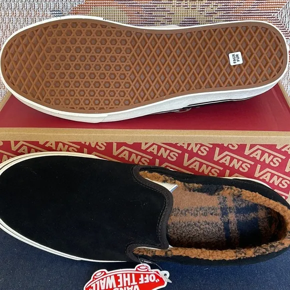 Vans WMNS Classic Slip-On(Sherpa)Black/MarshmallowIN0A7VCFABISneakers
