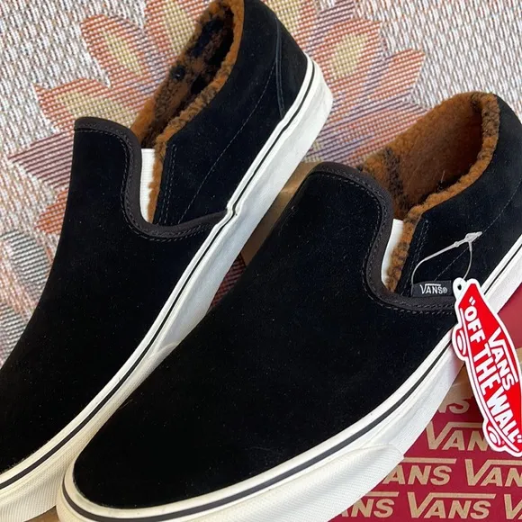 Vans WMNS Classic Slip-On(Sherpa)Black/MarshmallowIN0A7VCFABISneakers