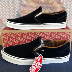 Vans WMNS Classic Slip-On(Sherpa)Black/MarshmallowIN0A7VCFABISneakers