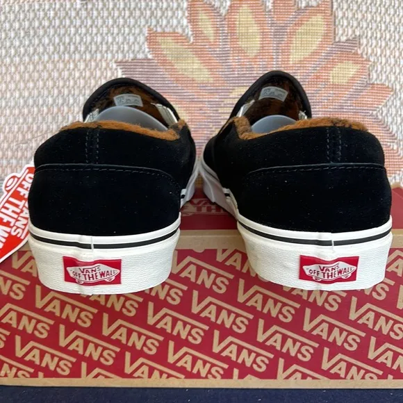 Vans WMNS Classic Slip-On(Sherpa)Black/MarshmallowIN0A7VCFABISneakers