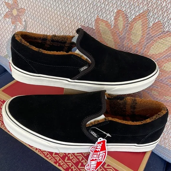 Vans WMNS Classic Slip-On(Sherpa)Black/MarshmallowIN0A7VCFABISneakers