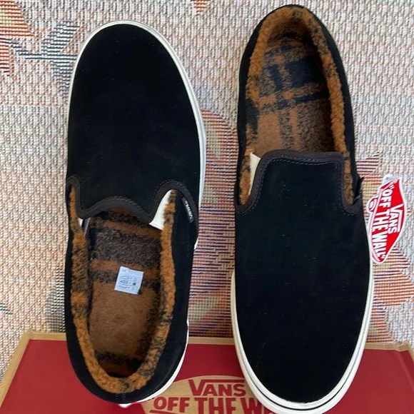 Vans WMNS Classic Slip-On(Sherpa)Black/MarshmallowIN0A7VCFABISneakers