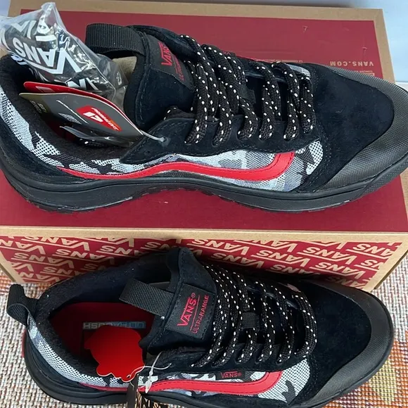 Vans WMNS Ultrarange ExoArctic Camo BlackVN0A5KS4BLKSneakers