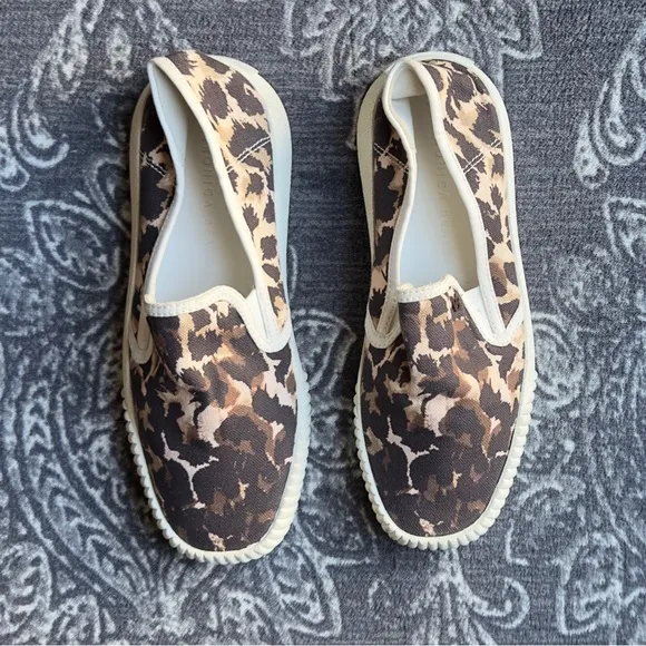 Veronica Beard Panelle Splashy Leopard Print Canvas Slip On Sneakers Size 6