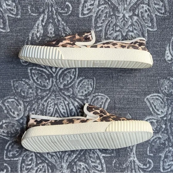 Veronica Beard Panelle Splashy Leopard Print Canvas Slip On Sneakers Size 6