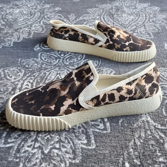 Veronica Beard Panelle Splashy Leopard Print Canvas Slip On Sneakers Size 6