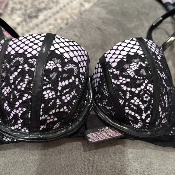Victoria’s Secret LIMITED EDITION SCANDALOUS FAUX LEATHER BLACK PUSH-UP BRA