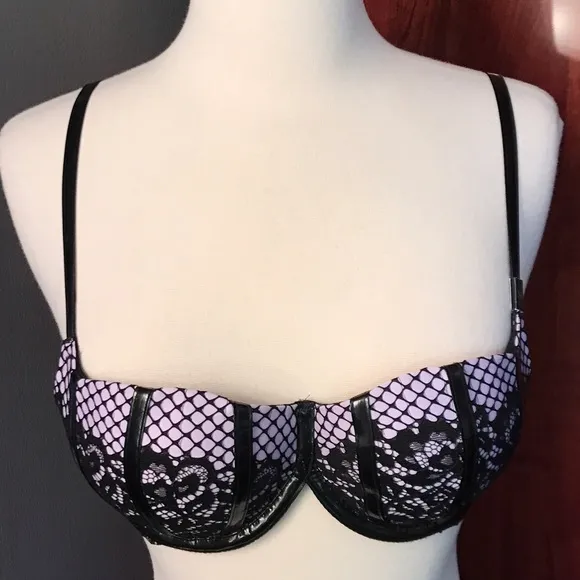 Victoria’s Secret LIMITED EDITION SCANDALOUS FAUX LEATHER BLACK PUSH-UP BRA