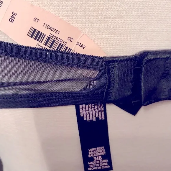 Victoria’s Secret LIMITED EDITION SCANDALOUS FAUX LEATHER BLACK PUSH-UP BRA