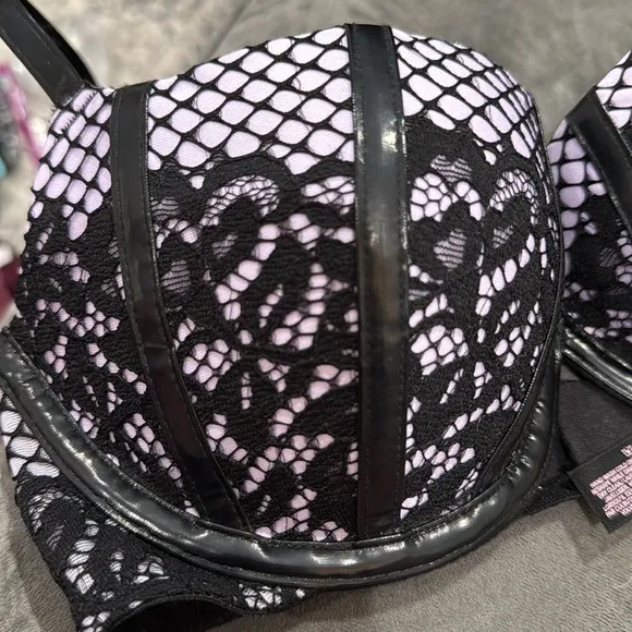 Victoria’s Secret LIMITED EDITION SCANDALOUS FAUX LEATHER BLACK PUSH-UP BRA