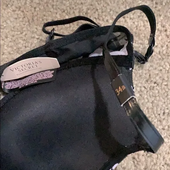 Victoria’s Secret LIMITED EDITION SCANDALOUS FAUX LEATHER BLACK PUSH-UP BRA