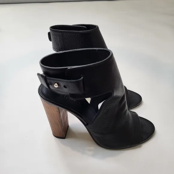 Vince Addie high heels black leather block chunky heel ankle strap shoes size 7