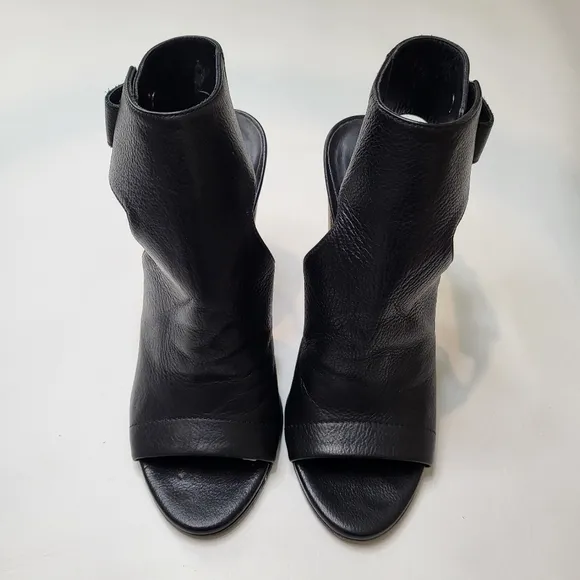 Vince Addie high heels black leather block chunky heel ankle strap shoes size 7