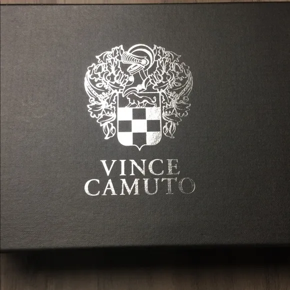 Vince Camuto VC-Kira Black Smooth Patent heels 8M