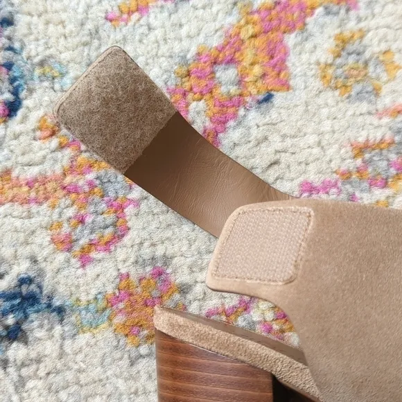 Vince Farrah Suede Leather Criss Cross Open Toe Stacked Block Heel Sandals Tan 9