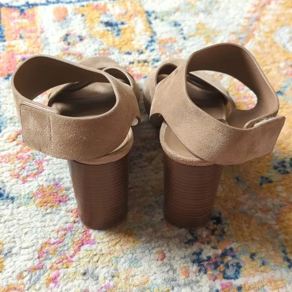Vince Farrah Suede Leather Criss Cross Open Toe Stacked Block Heel Sandals Tan 9