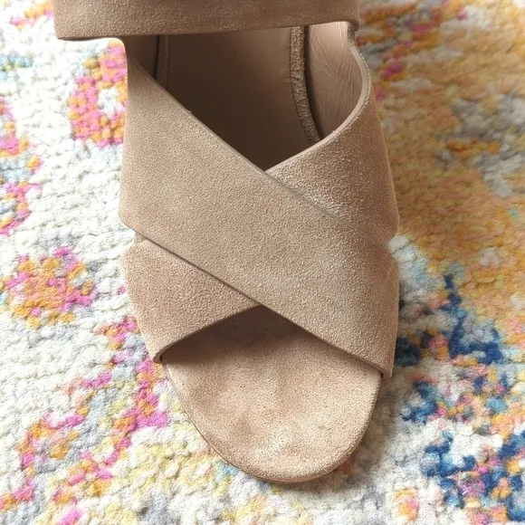 Vince Farrah Suede Leather Criss Cross Open Toe Stacked Block Heel Sandals Tan 9