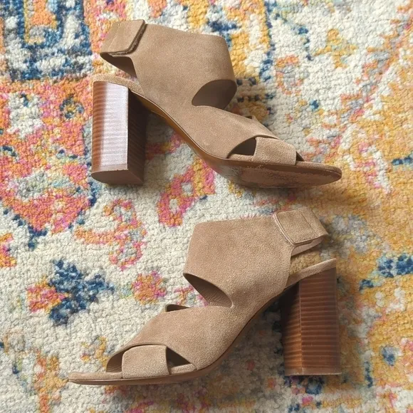 Vince Farrah Suede Leather Criss Cross Open Toe Stacked Block Heel Sandals Tan 9