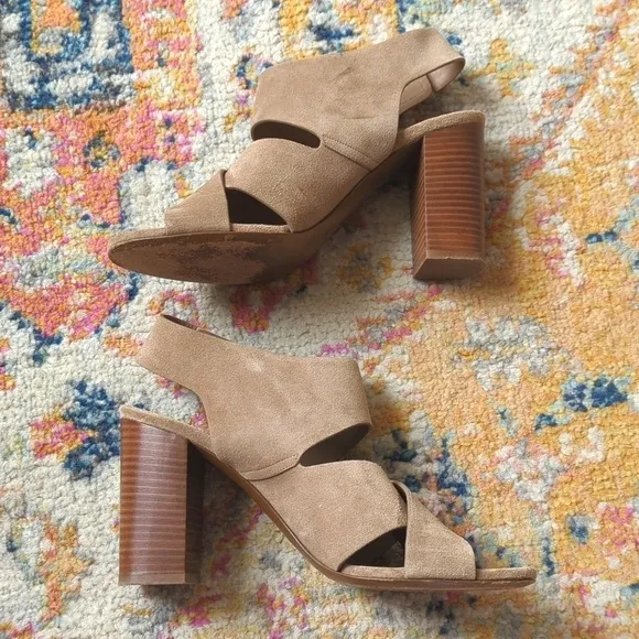Vince Farrah Suede Leather Criss Cross Open Toe Stacked Block Heel Sandals Tan 9