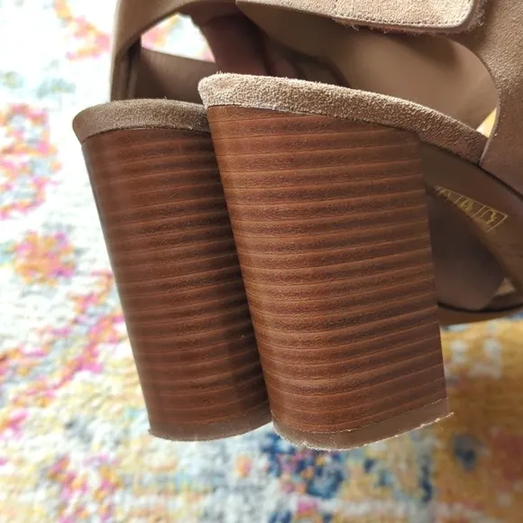 Vince Farrah Suede Leather Criss Cross Open Toe Stacked Block Heel Sandals Tan 9
