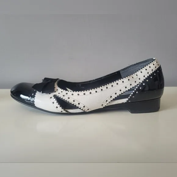 Vintage Arnold Churgin Saddle Style Shoes With Cutouts, VGUC, Size 6.5