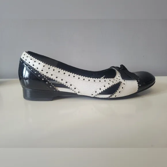 Vintage Arnold Churgin Saddle Style Shoes With Cutouts, VGUC, Size 6.5