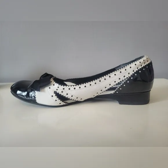 Vintage Arnold Churgin Saddle Style Shoes With Cutouts, VGUC, Size 6.5