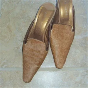 Vintage Kitten Heel Mule Pumps Mismatched Szs 9 8 GUC