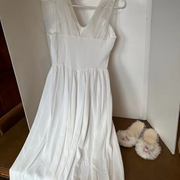 Vintage White Lace Nightgown, Robe and Slipper Set