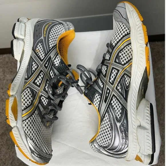 Vintage y2k Men's 9.5 Asics Gel Cumulus 11 Yellow silver metallic sneakers shoes
